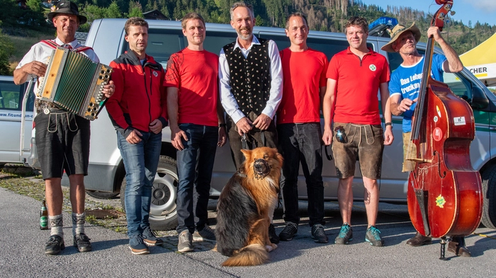 Mario Lugger, Gerhard Figl (Obmann Bergrettung Obertilliach), Patrick Niescher (Obmannstellvertreter Bergrettung Lesachtal), Bernhard Pichler-Koban (Geschäftsführer Bergrettung Kärnten), Josef Lugger (Obmann Bergrettung Lesachtal, Aalexander Seiwald (Obmann Bergrettung Kötschach-Mauthen) und Peter Unterluggauer (von links)