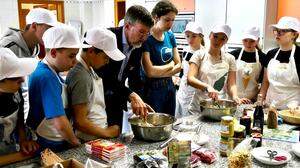 Die Schüler und Schülerinnen der Nationalparkschule Winklern bei der Produktion