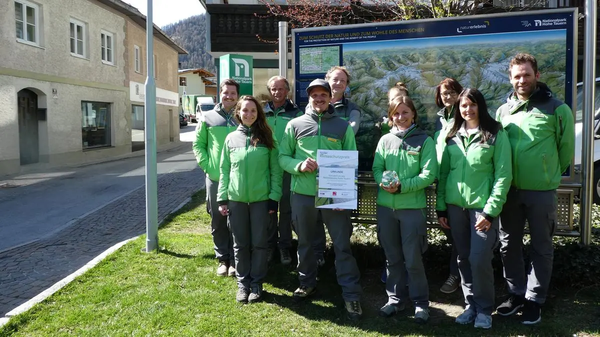 Das Team der Osttiroler Nationalparkranger freut sich über die Auszeichnung mit dem Tiroler Klimaschutzpreis