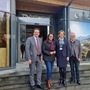 Renè Zumtobel, Sara Schaar, Valerie Zacherl-Draxler und Josef Schwaiger vor dem Besucherzentrum Mallnitz