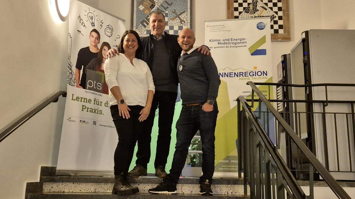 Tanja Klocker (Direktorin Polytechnische Schule Matrei), Raimund Steiner (Bürgermeister Matrei) und Thomas Steiner (KEM-Manager)