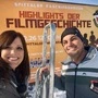 Zwei Personen vor einem Plakat | Sylvia Preimeß und Markus Unterguggenberger beim Montieren der Plakate für den Faschingsumzug 