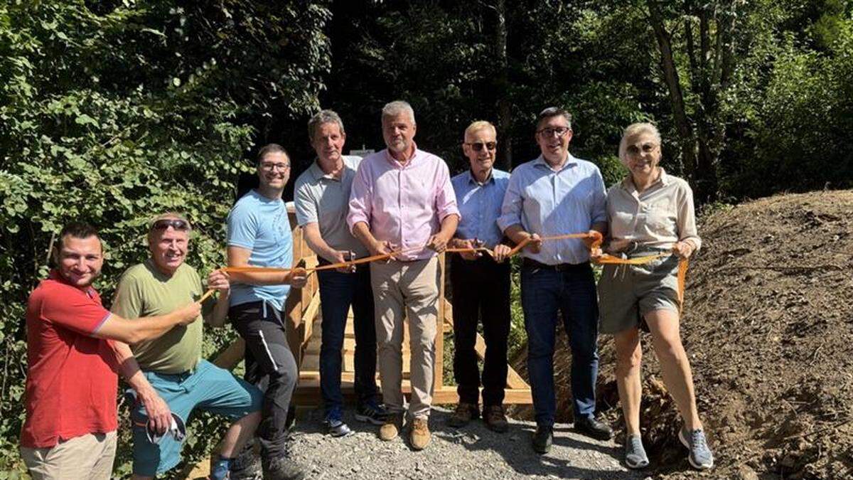 Bei der Eröffnung: Thomas Grasser, Ernst Rieger, Lukas Gradnitzer, Thomas Schäfauer, Gerhard Köfer, Arnold Riebenbauer, Christoph Staudacher und Angelika Hinteregger