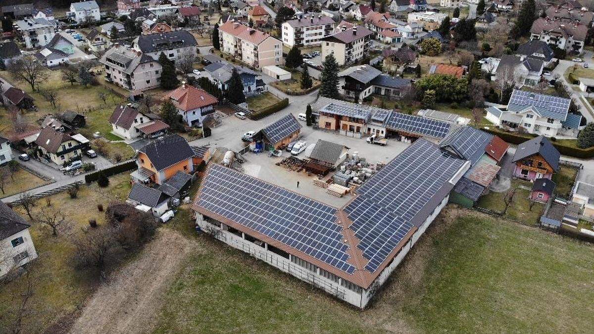 Der Bauhof ist mit Photovoltaikanlagen ausgestattet