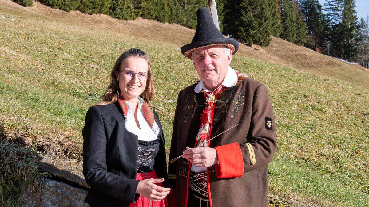 Kapellmeister Gerhard Lexer mit der neuen Kapellmeisterin Kathrin Goller