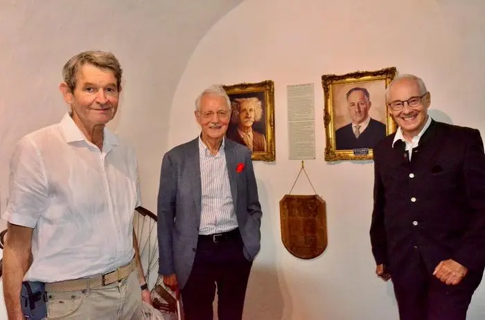 Fünf Essls in der Ahnengalerie: Manfred, Karlheinz, Georg I., Georg II., und Martin Essl