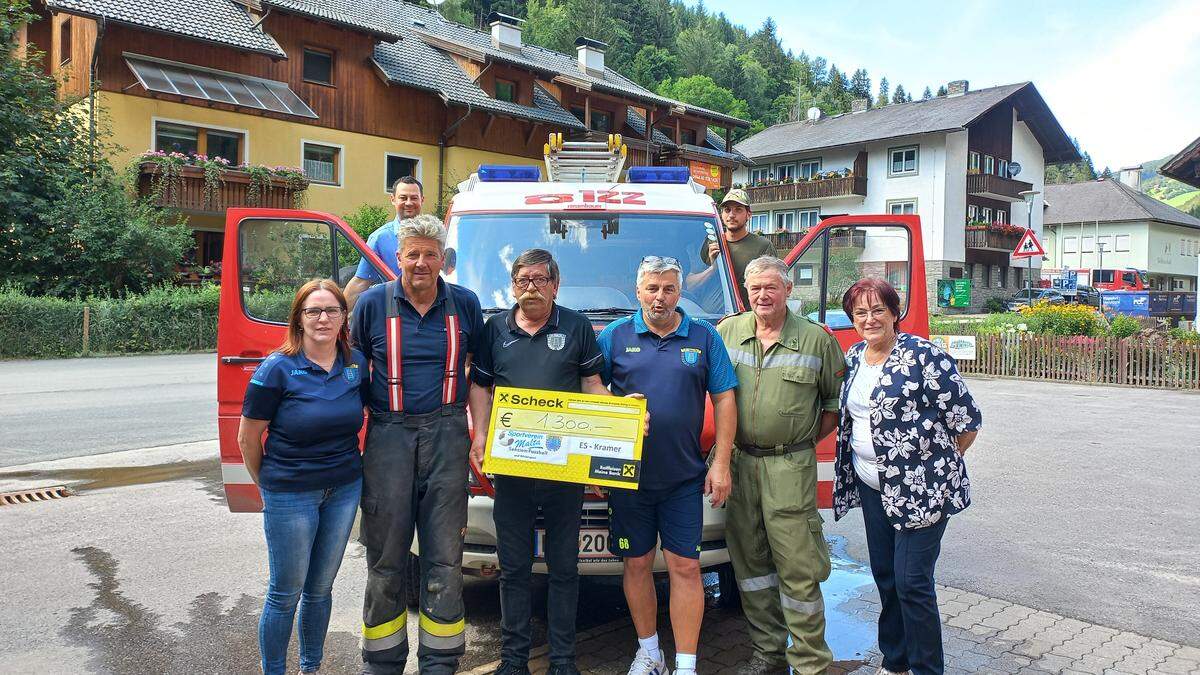 Kerstin Egger, Josef Glanzer, Robert Kohlbacher, Andreas Rieder, Günter Wilscher und Elisabeth Ramsbacher. Hinten: Alexander Lax und Lukas Mayer