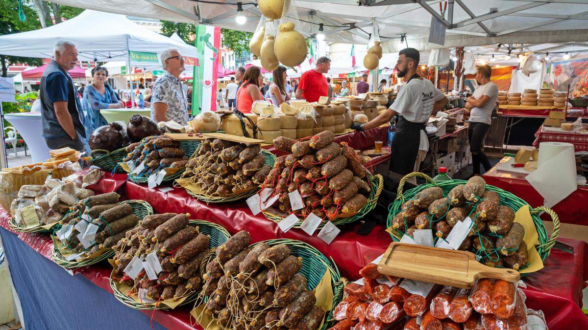 Im Stadtpark werden italienische Köstlichkeiten angeboten