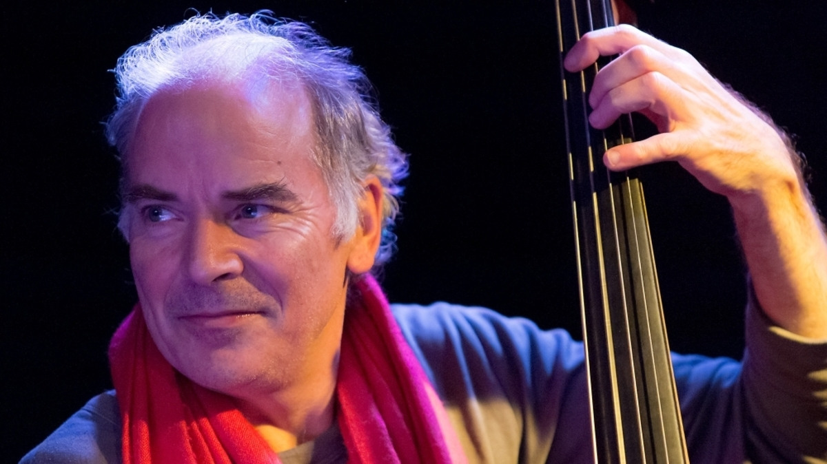 Jazzbassist Peter Herbert eröffnet das Abschlusskonzert mit seinen Musiker-Kollegen