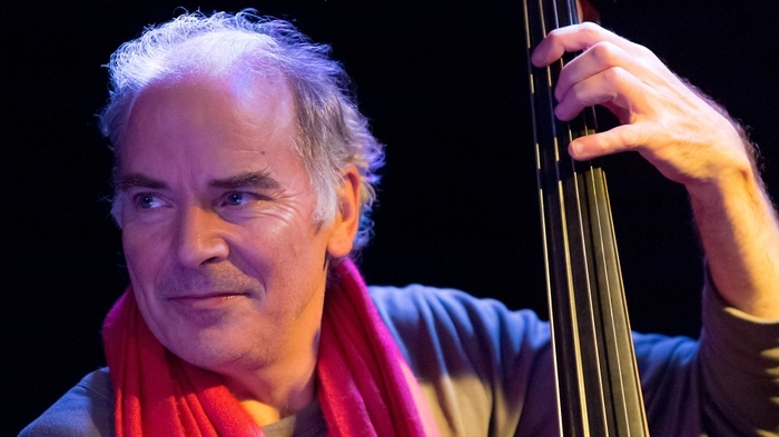Jazzbassist Peter Herbert eröffnet das Abschlusskonzert mit seinen Musiker-Kollegen