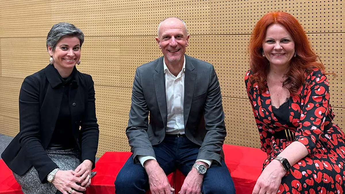 Michalea Hysek-Unterweger, Johann Kollreider und Landesrätin Cornelia Hagele beim Austausch in der Wirtschaftskammer Lienz. 