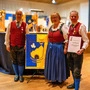 Krainer Mario (Obmannstellvertreter) mit Bianka Kumer (Obfrau) und Kapellmeister Josef Striednig