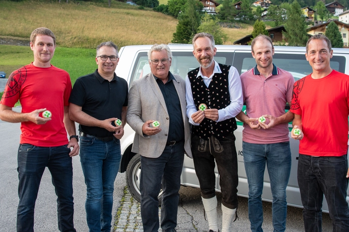Patrick Niescher (Obmannstellvertreter Bergrettung Lesachtal), Gerald Kubin (Vizebürgermeister Lesachtal), Hans Windbichler (Bürgermeister Lesachtal), Bernhard Pichler-Koban (Geschäftsführer Bergrettung Kärnten), Bernhard Knotz (Vizebürgermeister Lesachtal) und Josef Lugger (Obmann Bergrettung Lesachtal) (von links)