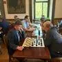 Gemeinsam wurde im Schloss Porcia Schach gespielt