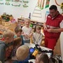 Markus Bacher zeigte den Kindern seine Aufgaben