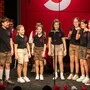 Junge Sänger auf einer Bühne | Die Osttiroler Hühner der Musikmittelschule Nußdorf Debant