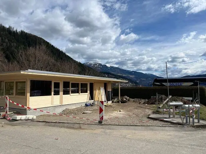 Im Eingangsbereich des Strandbads in Pesenthein wird ein neues Gebäude errichtet. 