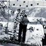 Ein altes Foto von einem dekorierten Faschingswagen | Der erste Oberdrauburger Faschingsumzug wurde am Faschingssonntag 1954 veranstaltet. Weitere folgten 1957 und 1961. Schon damals waren die Wagen aufwändig dekoriert