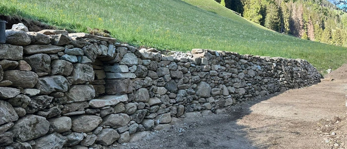 Eine Mauer aus Steinen