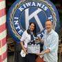 Kiwanis-Präsidentin Edeltraud Lenhard und Kinobetreiber Max Wohlkönig