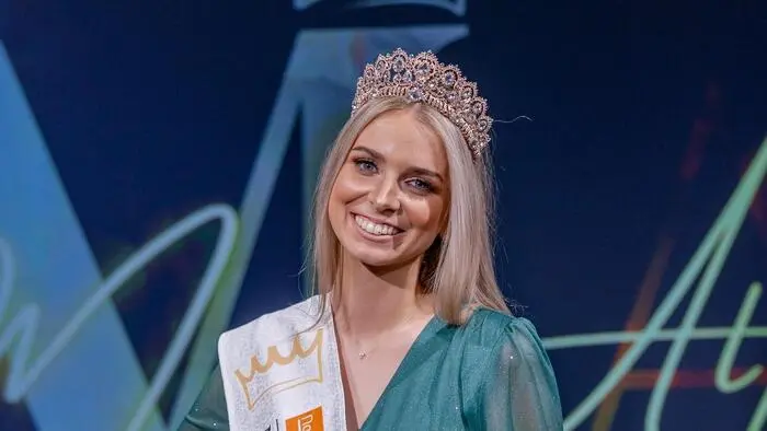 Larissa Ranacher begeistert als neue Miss Alpin 2024:
Die 22-jährige Flattacherin gewann die „Miss Alpin Wahl 2024“. Nun will sie ihr soziales Projekt, bei dem ihr die Herzensbildung von Kindern besonders wichtig ist, umsetzen.