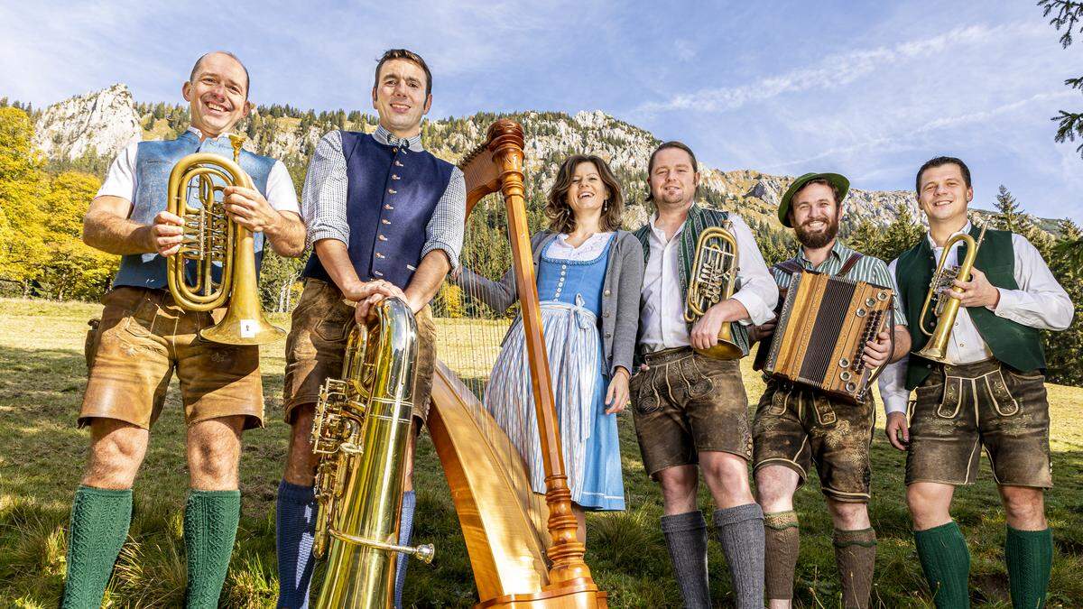 Die Wüdara Musi spielt beim Trachtenball in St. Lorenzen auf