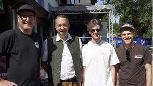 Organisator Bernd Brunner, Bürgermeister Wolfgang Krenn und Stefan Ruess und Alexander Lugger der Band „Kroko Flanell“