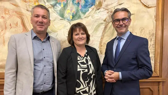 Der neue Spittaler Vizebürgermeister Roland Mathiesl (rechts) mit der neuen Stadträtin Andrea Penker und Stadtrat Andreas Unterrieder