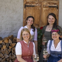 Carolin Ernst, Verena Albrecht, Aneta Mende und Daniela Künel auf der Leppner Ochsnerhütte