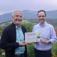 Hermann Florian und Martin Steinbacher bei der Übergabe