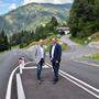 Josef Geisler und Bürgermeister Martin Mayerl beim Lokalaugenschein auf der Großglockner Straße