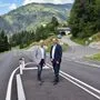 Josef Geisler und Bürgermeister Martin Mayerl beim Lokalaugenschein auf der Großglockner Straße