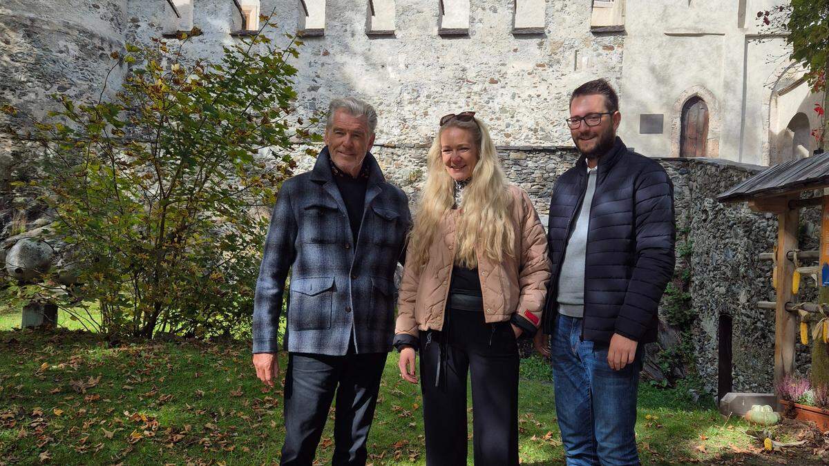 Pierce Brosnan mit Ilena Meirer und Christopher Handl