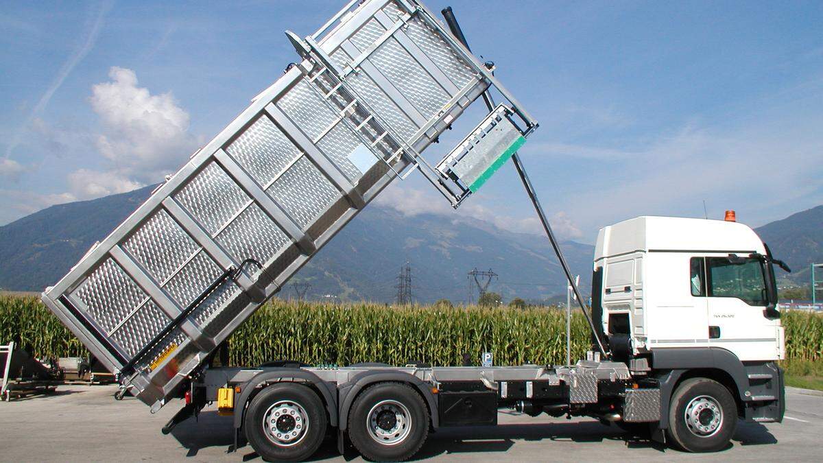 Mitterdorfer erzeugt Fahrzeugaufbau aus Edelstahl 