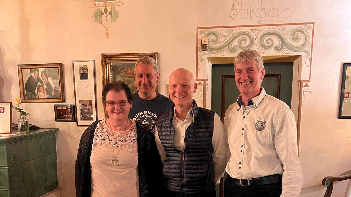 Michaela Tomazzoli, Betriebsrat Roland Gander, Geschäftsleitung Thomas Schmidt, Johann Kofler (von links) 