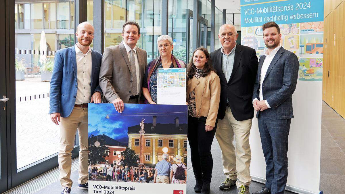 Michael Schwendinger (VCÖ), LR René Zumtobel, Gerlinde Kieberl (Gemeinderätin Lienz), Jasmina Steiner (Stadt Lienz), Dieter Schwab (Obmann von Walk-space) und Michael Mangeng (ÖBB)