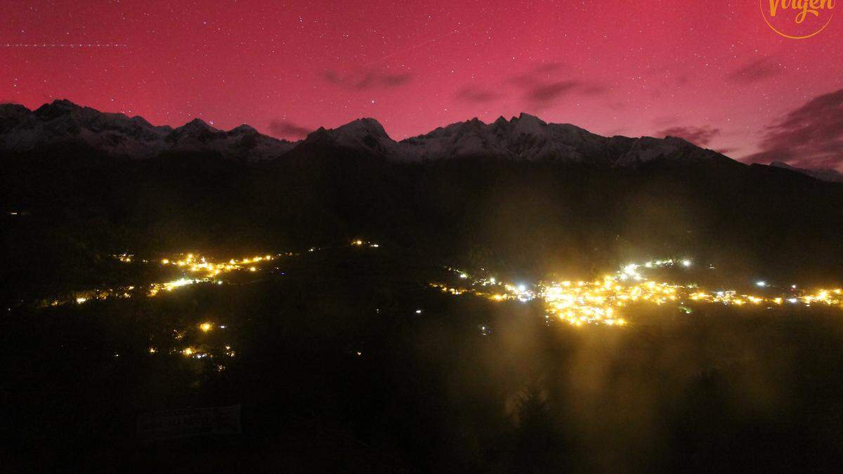 Virgen hatte einen brennenden Himmel 