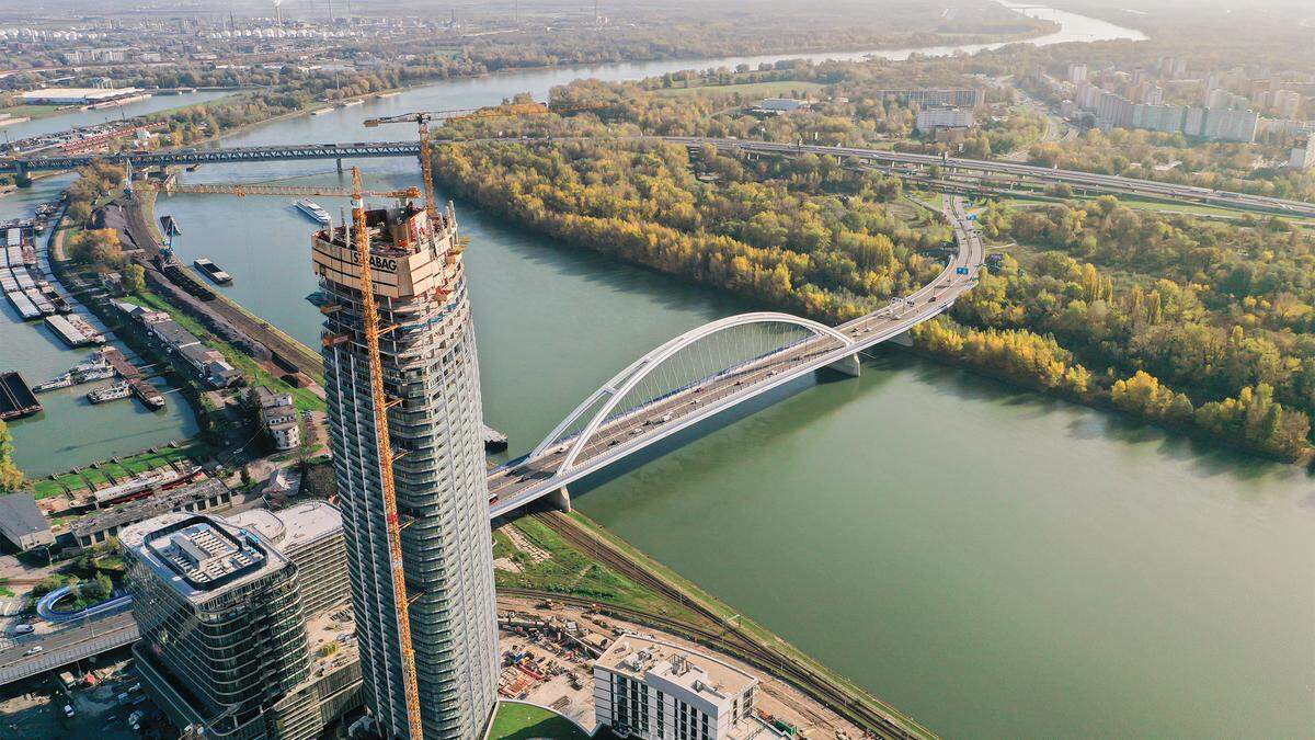 In Bratislava wurde dieser Wolkenkratzer mit Fassadenbeschattung ausgestattet