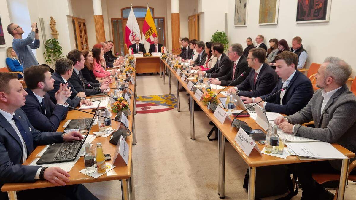 Im Ratsaal der Liebburg fand das Treffen statt 