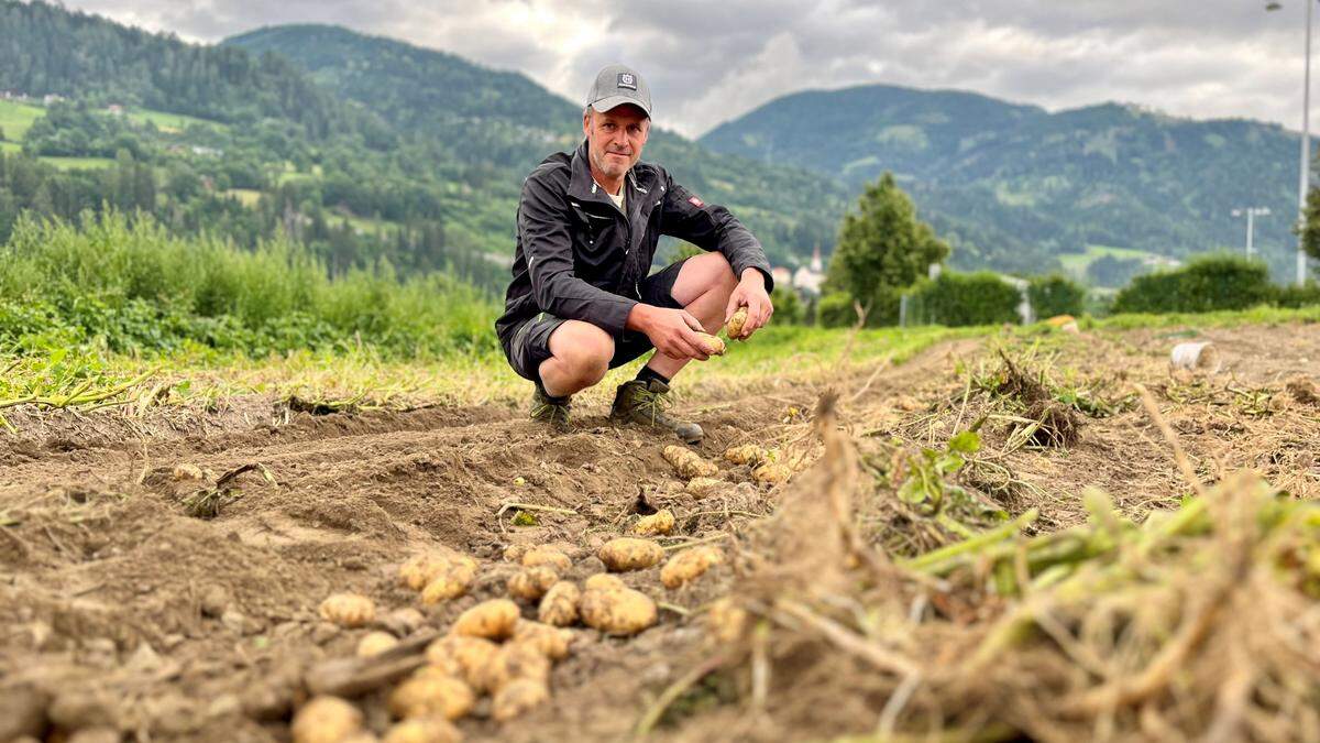 Peter Buchacher ist einer der Osttirol Frühkartoffel-Bauern 