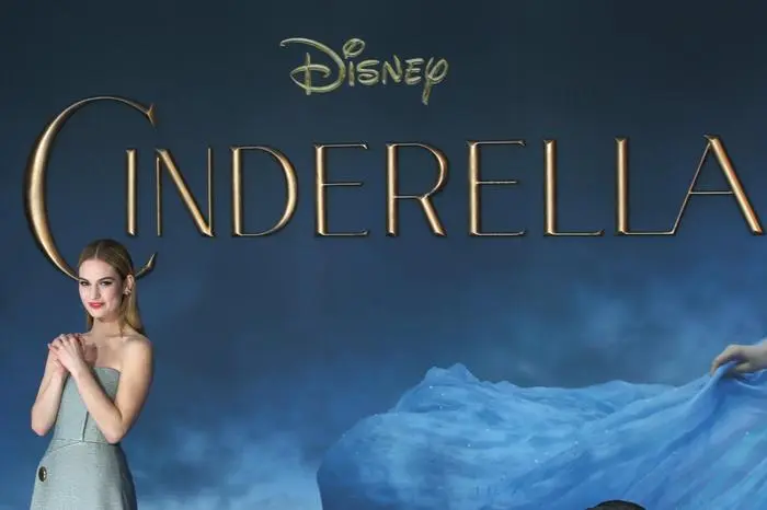 Lily James on the blue carpet at the Cinderella UK Premiere at Odeon Leicester Square in London 134434, Lily James on the blue carpet at the Cinderella UK Premiere at Odeon Leicester Square in London. London, United Kingdom - Thursday March 19, 2015., Credit:Kiera Fyles, PacificCoastNews / Avalon United Kingdom, London PUBLICATIONxNOTxINxUKxFRAxUSA Copyright: xKieraxFyles,xPacificCoastNewsx/xAvalonx 0531361352