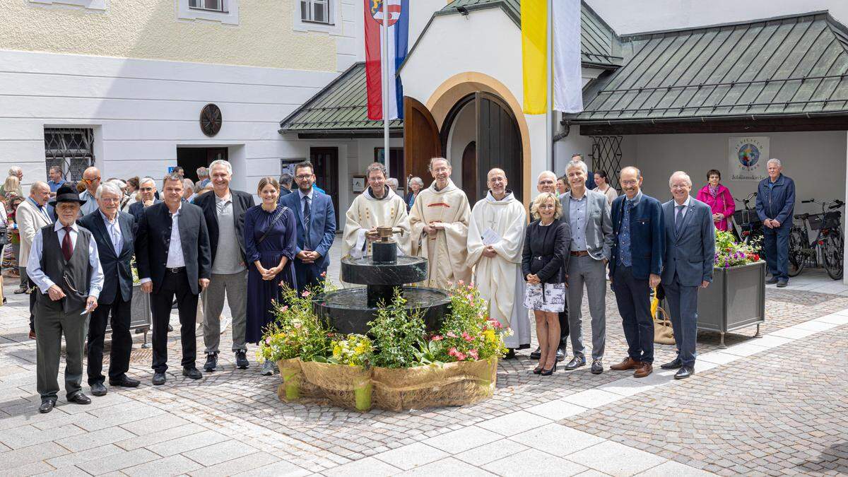 Feierlich wurde der Klosterplatz eingeweiht 
