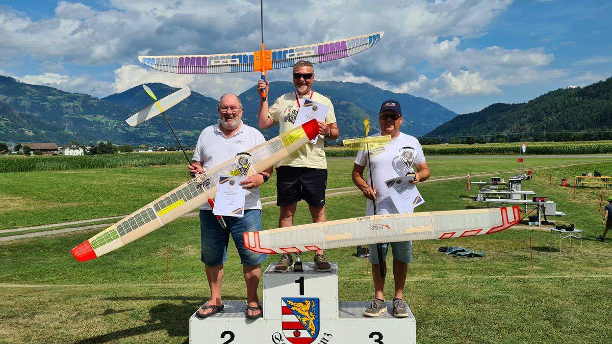 Die Sieger bei des Dolomitenpoklafliegens: Peter Dietrich, Georg Kraus und Marco Bierbauer