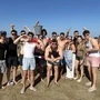 Ausgelassene Stimmung bei allen Partygästen am Strand von Lignano