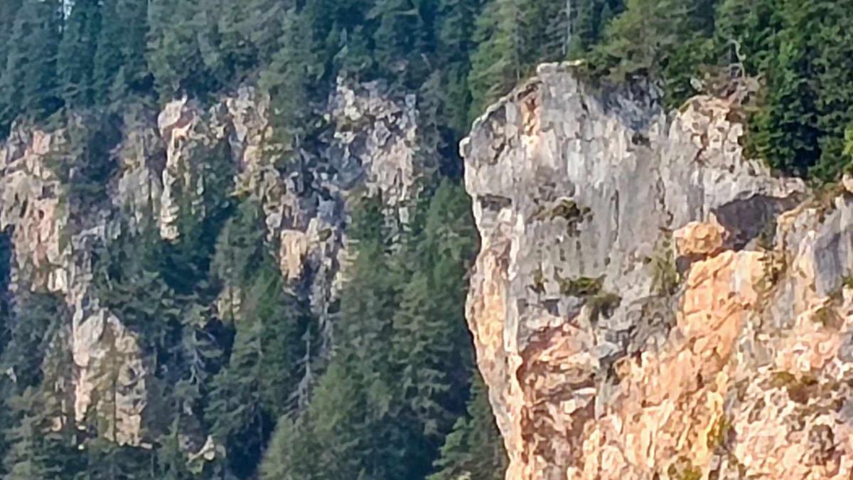 Deutlich ist das „Gesicht“ an der Roten Wand am Dobratsch zu sehen