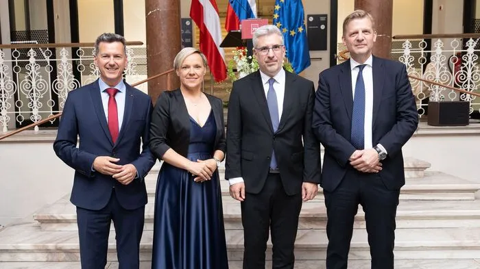 Maja Balant Slobodjanac mit Landeshauptmann Daniel Fellner und den Botschaftern Marko Stučin und Konrad Bühler