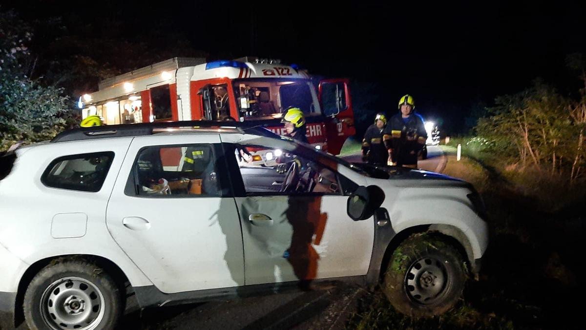 Der Wagen des alkoholisierten Unfalllenkers wurde von den Rettungskräften geborgen