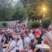 Vor dem Amthof in Feldkirchen wurden zwei WM-Spiele übertragen