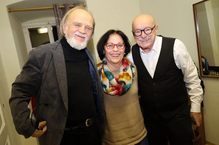 Ernst Müller, Hannelore Fradler  und Peter Kowal wollen vor dem Abschied noch einmal das Publikum zum Lachen bringen. 