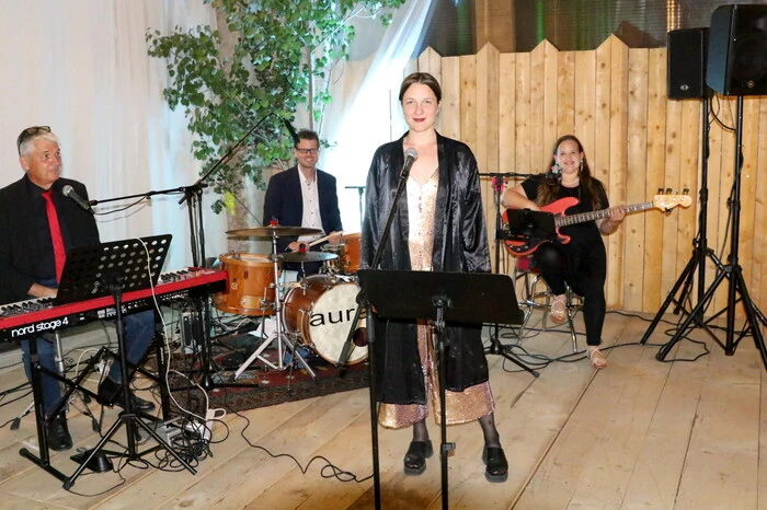 Für die schwungvollen Rhythmen sorgte die Top-Gruppe „Martini Rosso“, welche extra aus Graz „eingeflogen“ wurde. 